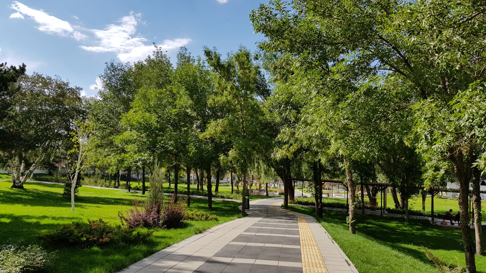 100. Yıl Parkı — fotoğraf 1