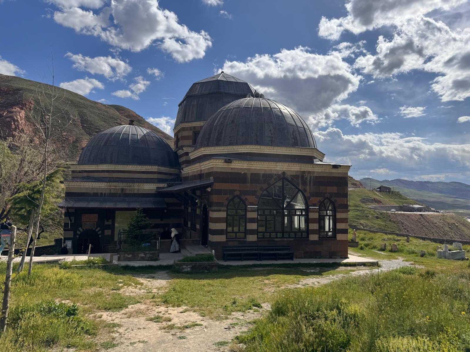 Ahmed-iHani Türbesi