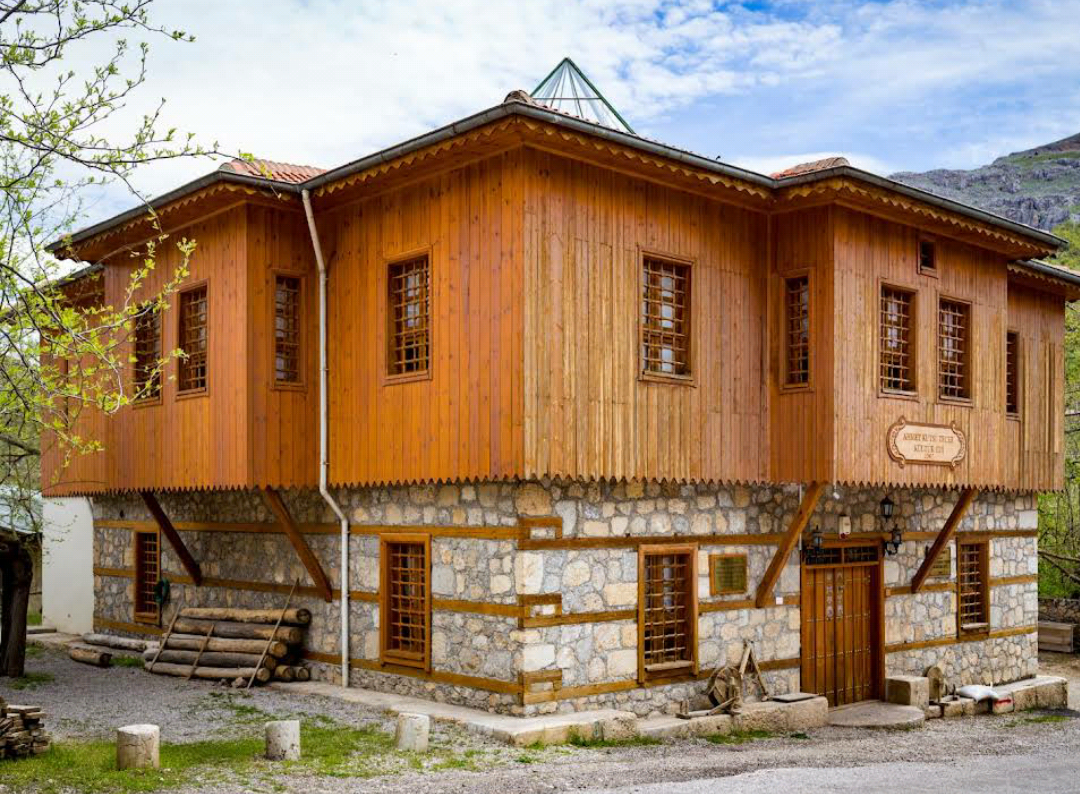 Ahmet Kutsi Tecer Kültür Evi