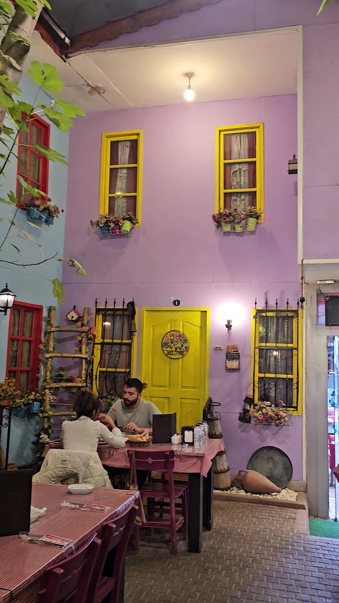 Ara restaurant köfte satıret Edirne tava ciğeri — fotoğraf 3