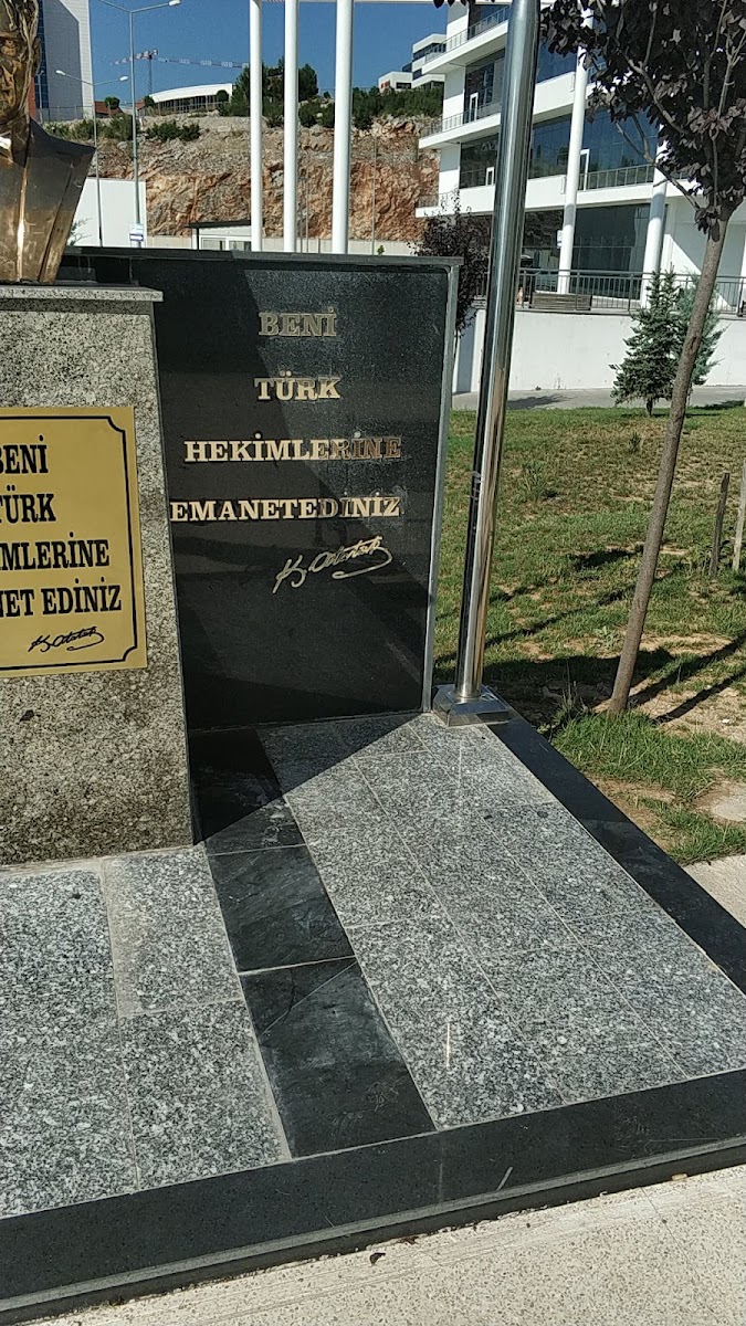 Atatürk Heykeli — fotoğraf 1