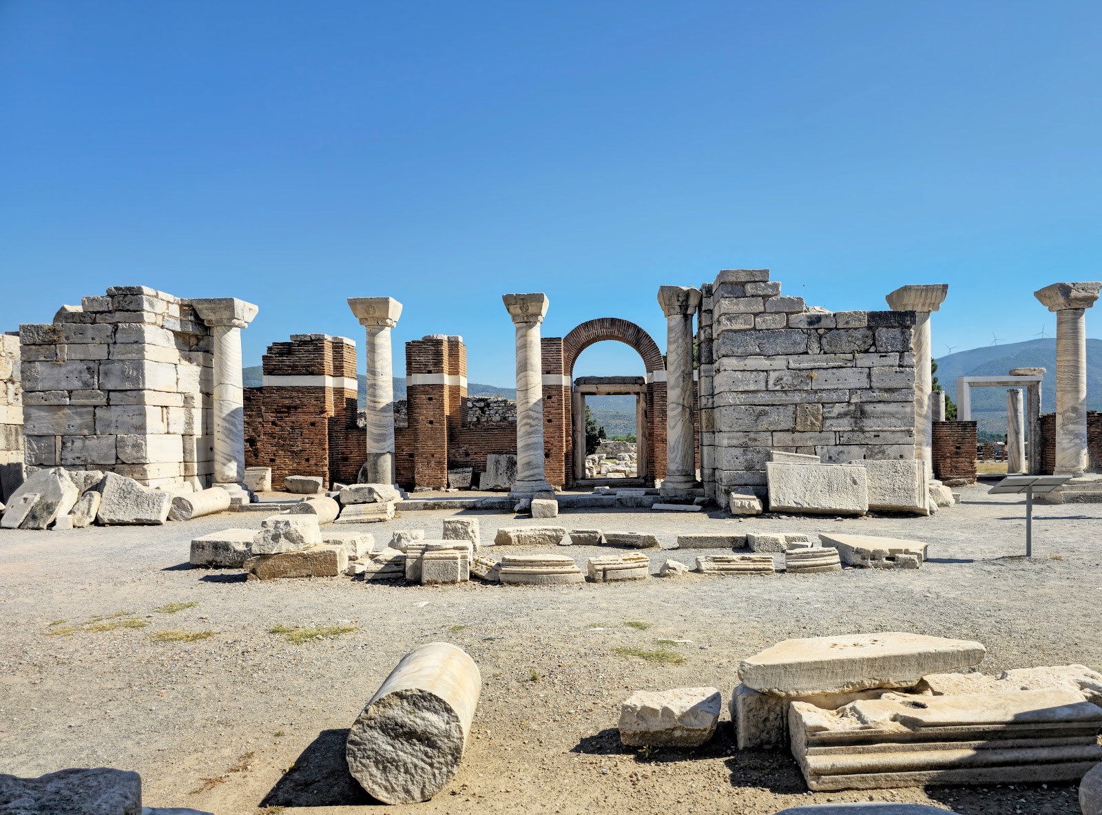 Aziz Yohannes Bazilikası — fotoğraf 1