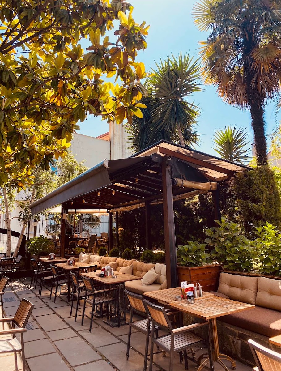 Bahçe Cafe & Restaurant ( mimarlar odasi) — fotoğraf 1