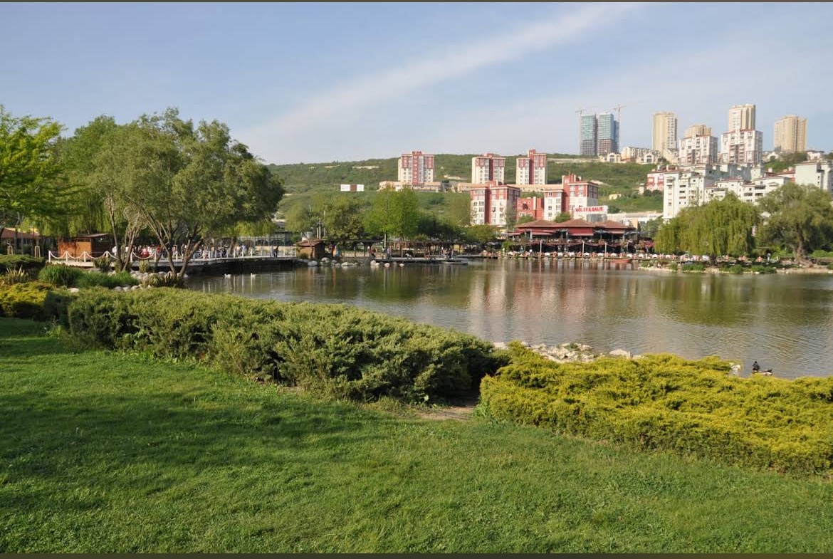 Bahçeşehir Gölet Parkı — fotoğraf 1