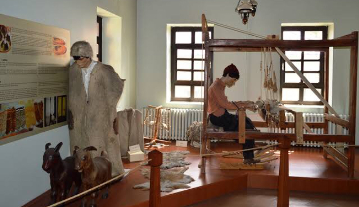 Bitlis: Etnografya müzesi, Alparslan heykeli ve parklar