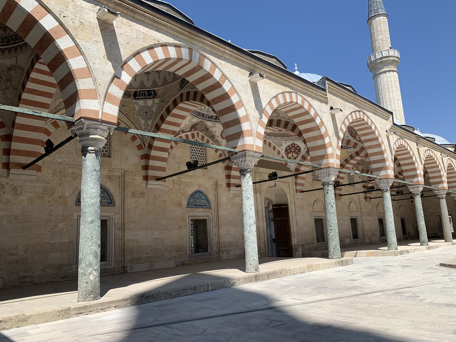 Burmalı (Üç Şerefeli) Cami — fotoğraf 1