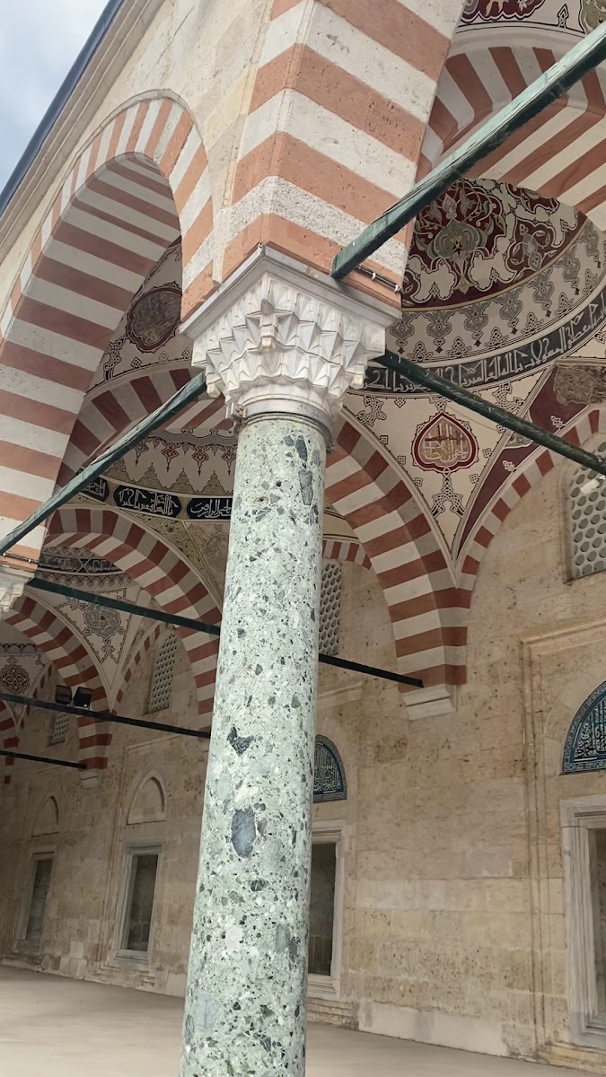 Burmalı (Üç Şerefeli) Cami — fotoğraf 3
