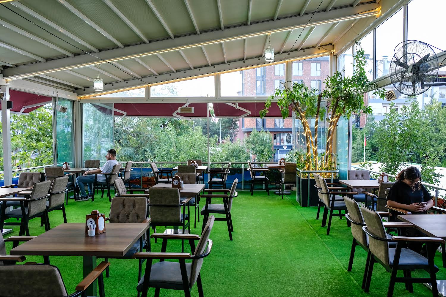 Eis Garden Cafe & Restaurant — fotoğraf 1