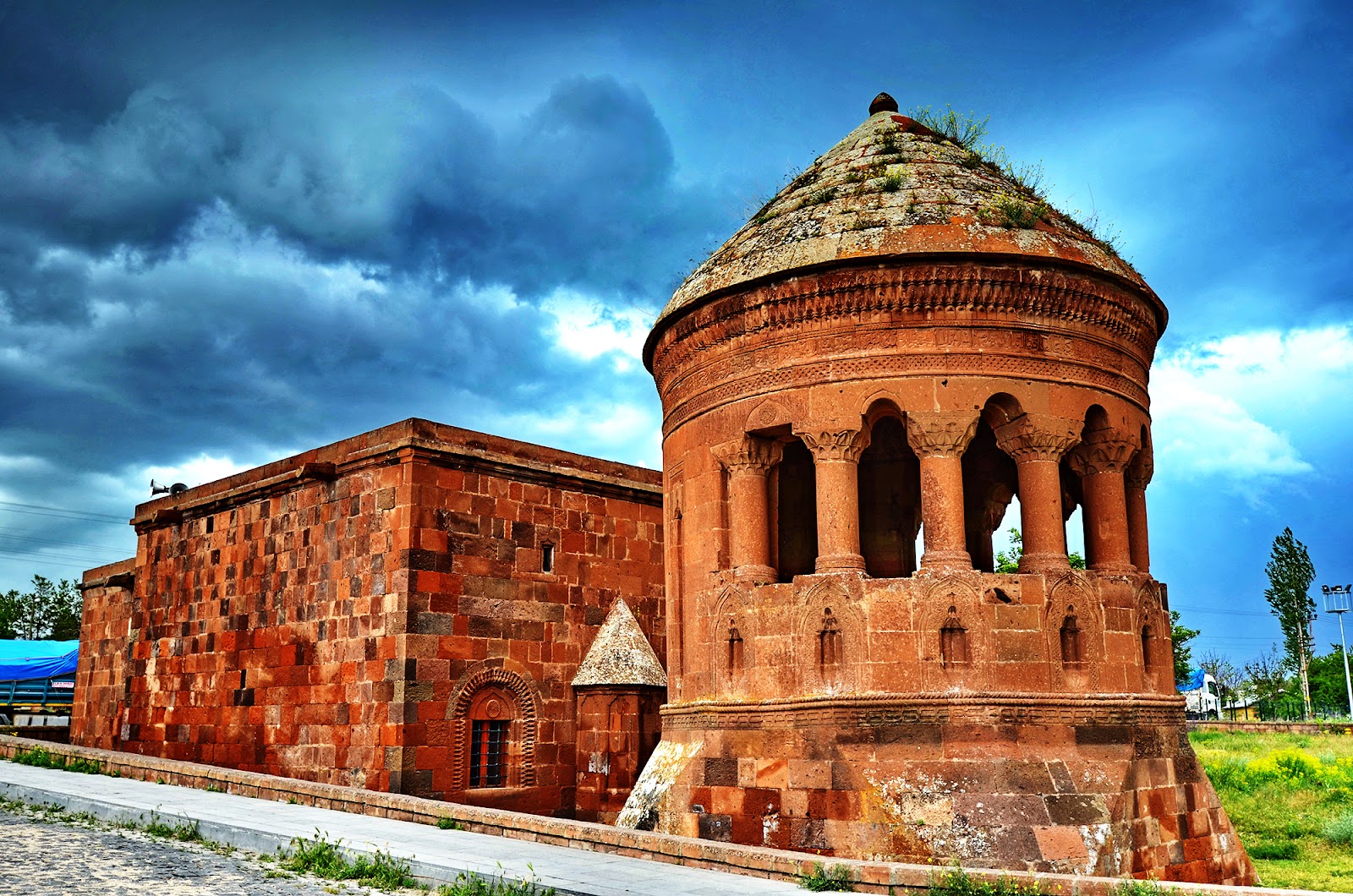 Emir Bayındır Kümbeti