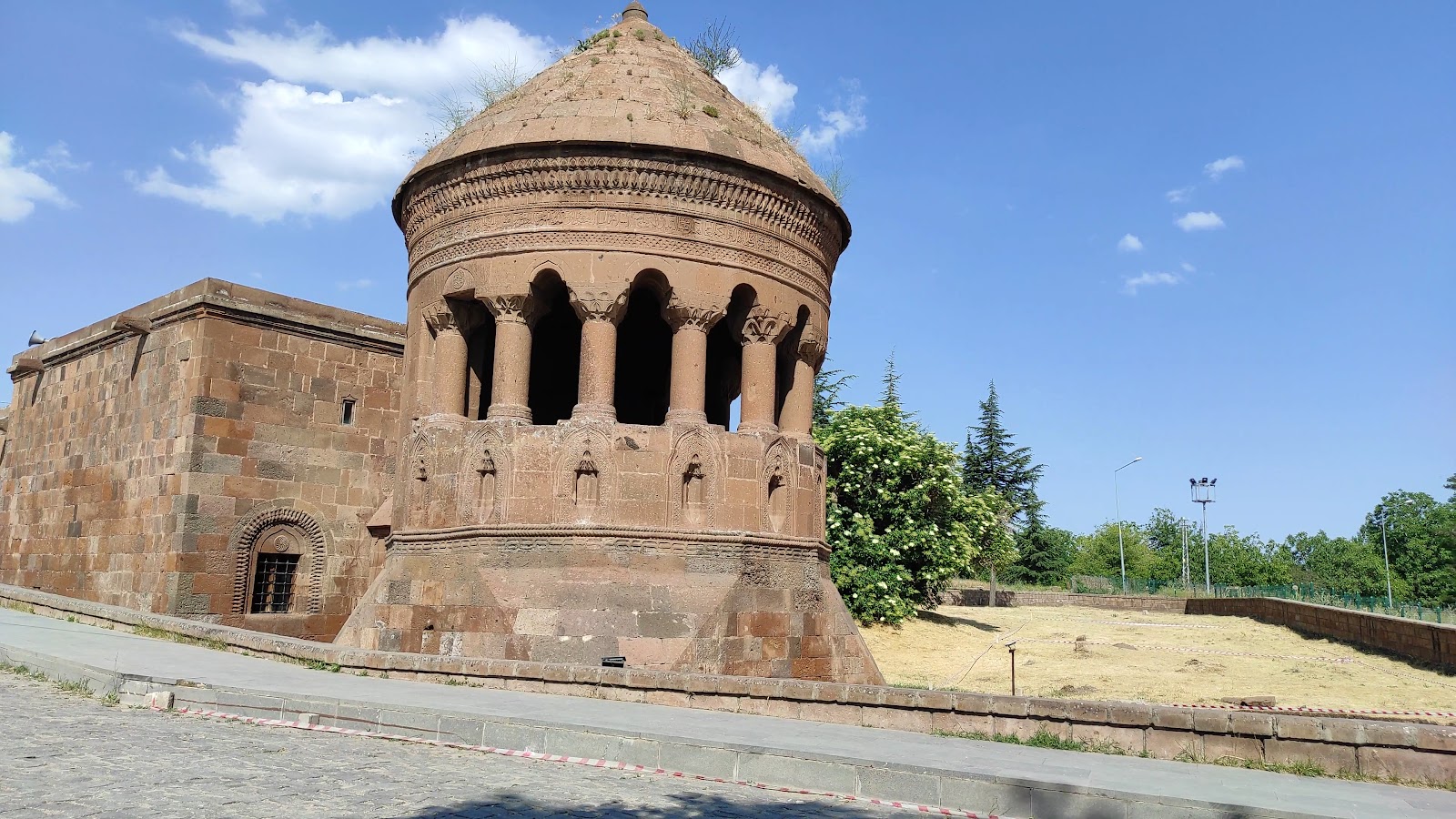 Emir Bayındır Kümbeti — fotoğraf 3