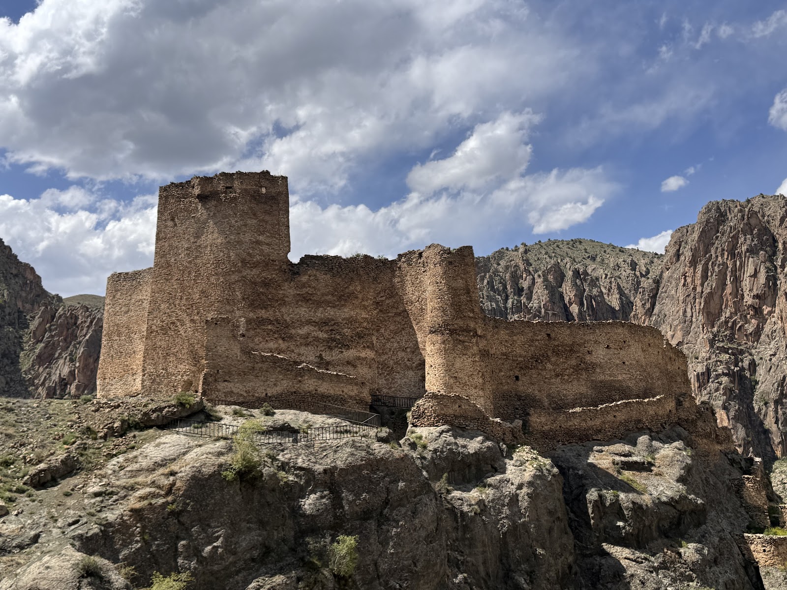 engüzek kapı kalesi — fotoğraf 1