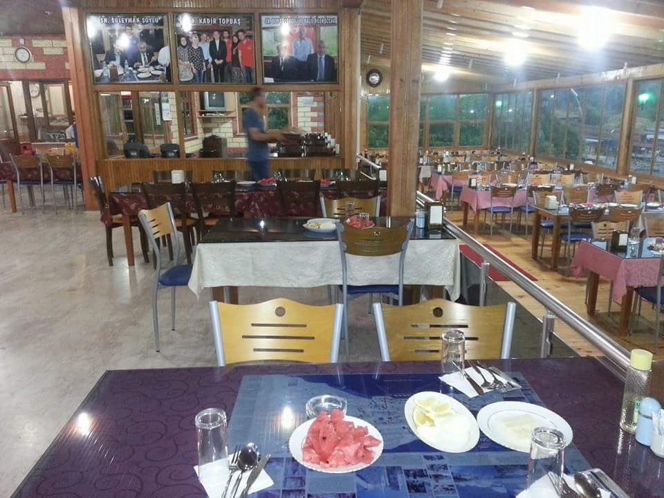 GÜLLÜSU AİLE CANLI BALIK LOKANTASI — fotoğraf 4