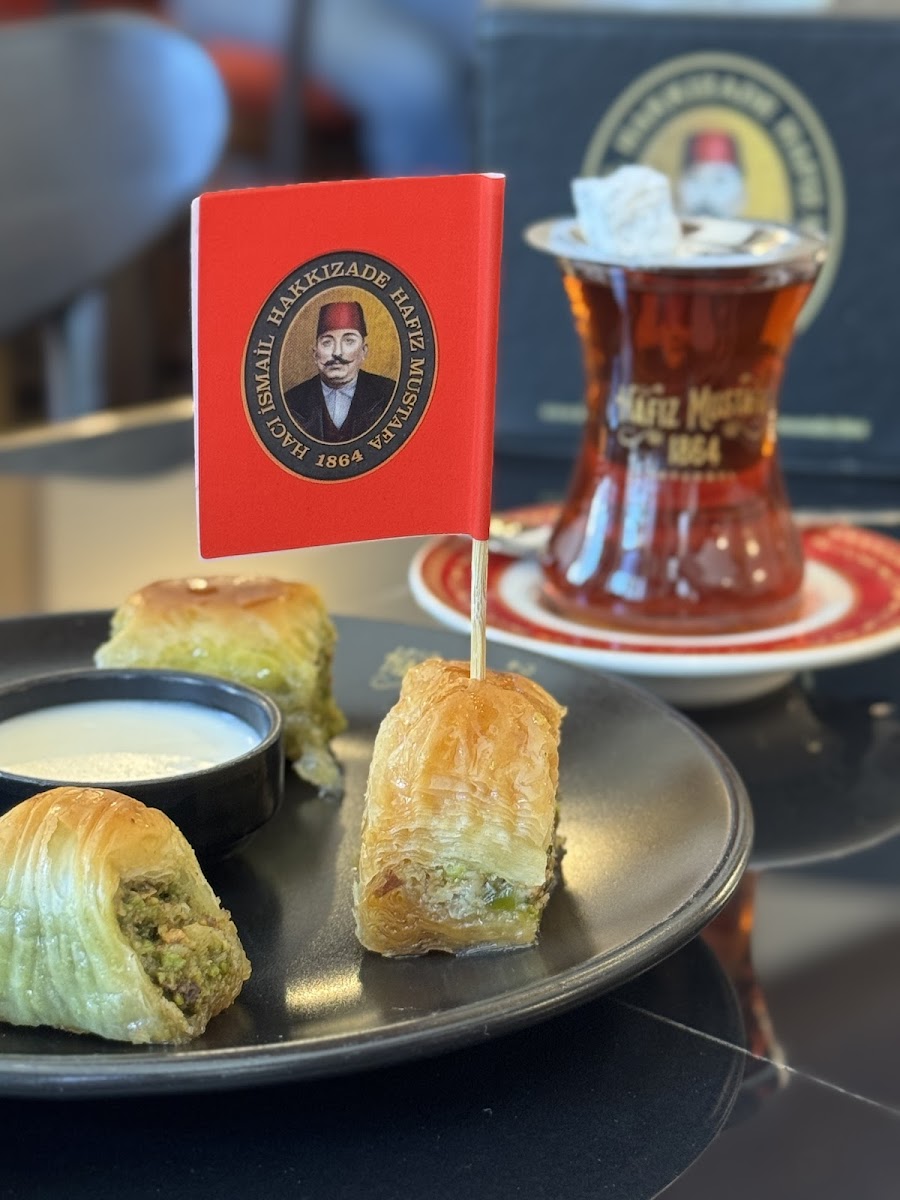 Hafız Mustafa 1864 Edebiyat Kıraathanesi — fotoğraf 10