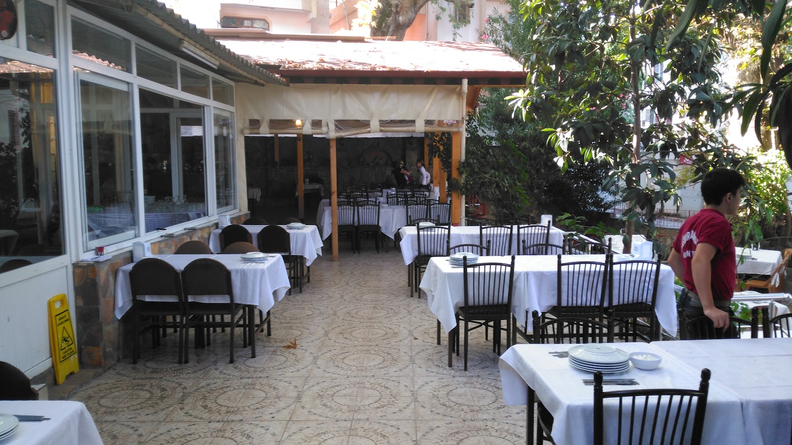 HAMMUŞUN YERİ YAĞMUR KAHVALTI SALONU — fotoğraf 1