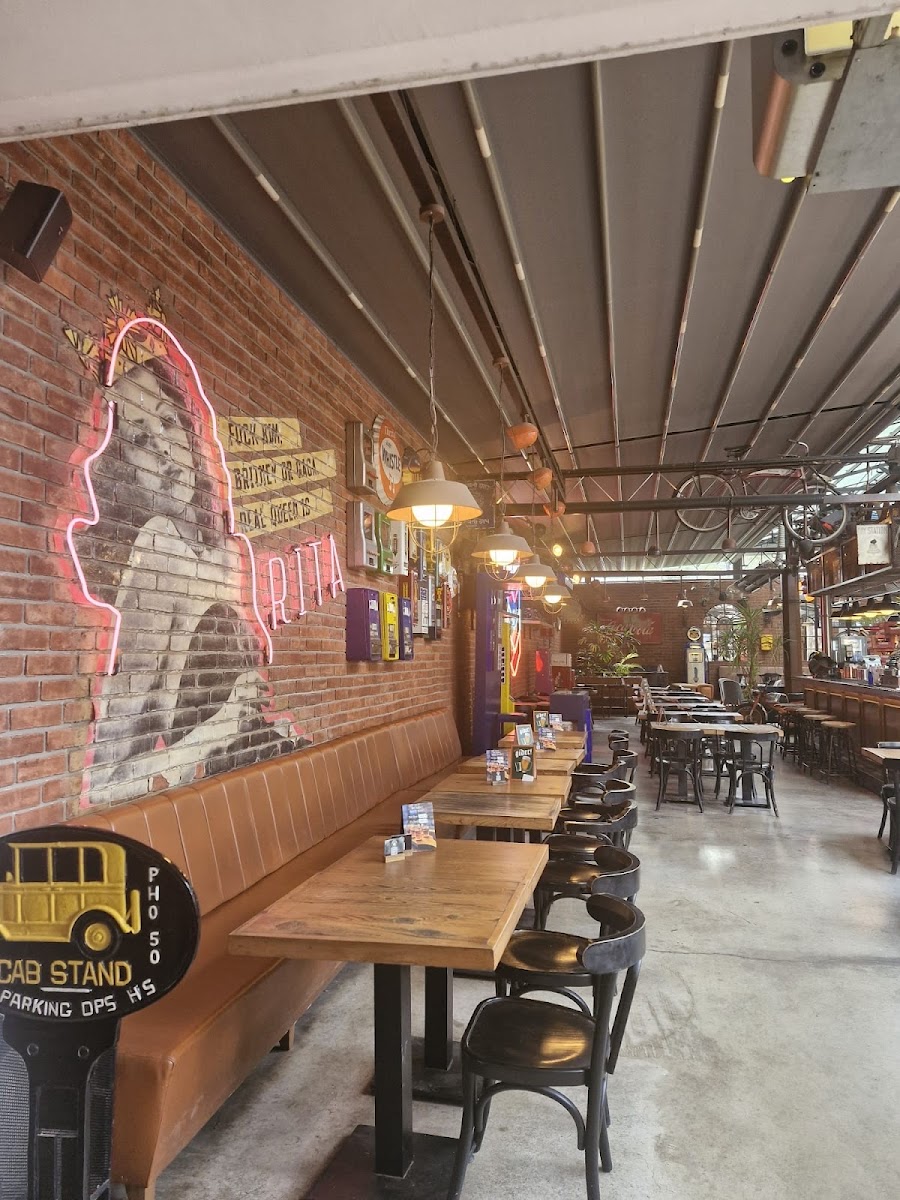 HUNGRY DOG PUB — fotoğraf 5