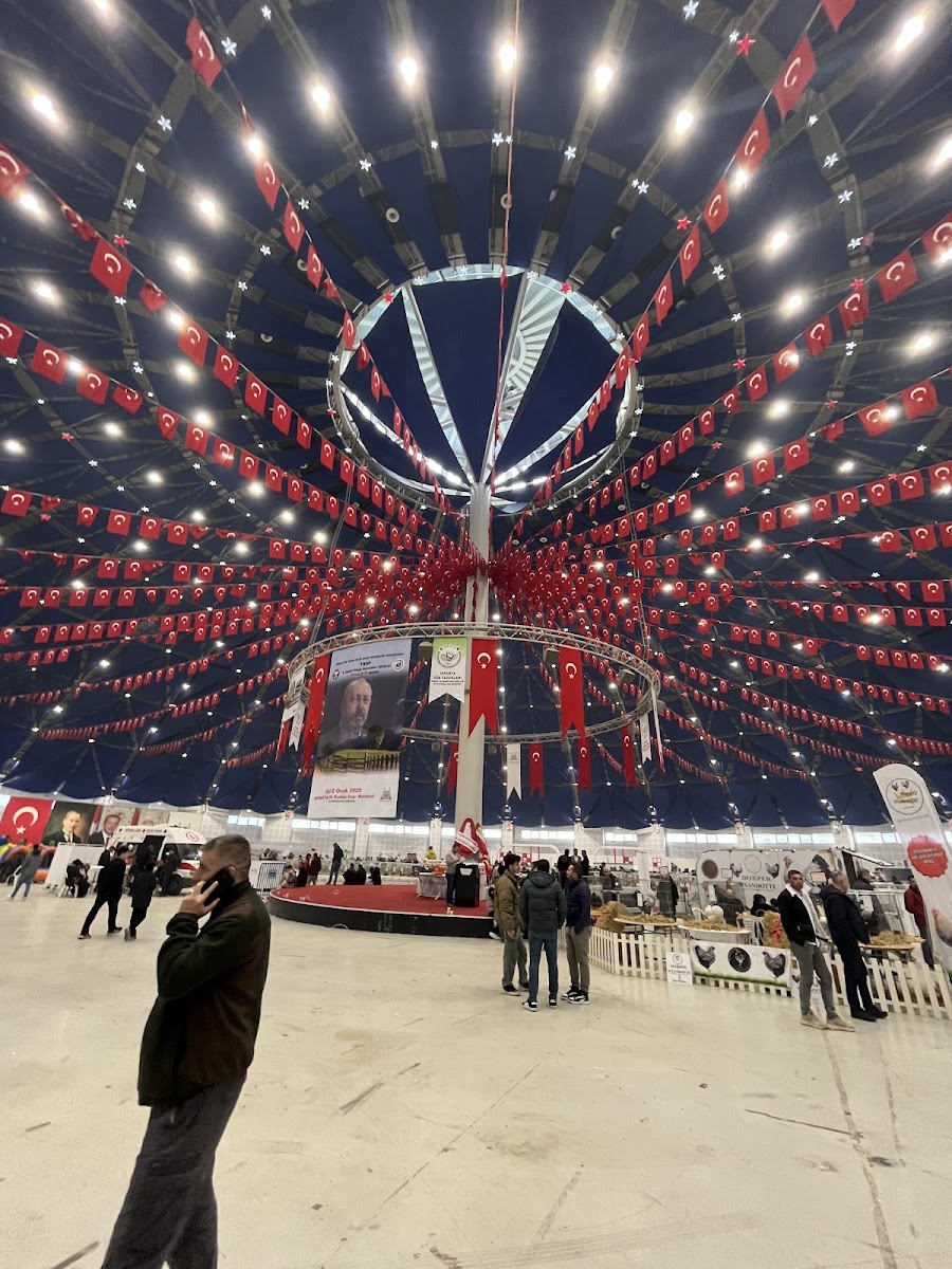 Isparta Gökkubbe Fuar ve Kongre Merkezi — fotoğraf 1
