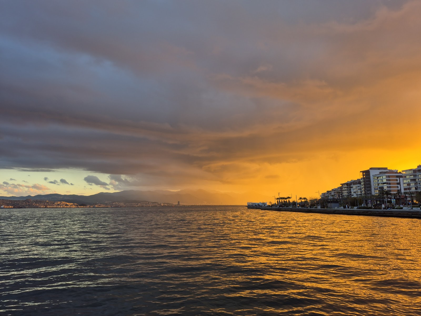 Karşıyaka Sahil — fotoğraf 2