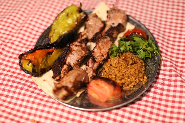 KEBAPÇI MUSTAFA USTA Közde Et & Mangal — fotoğraf 5