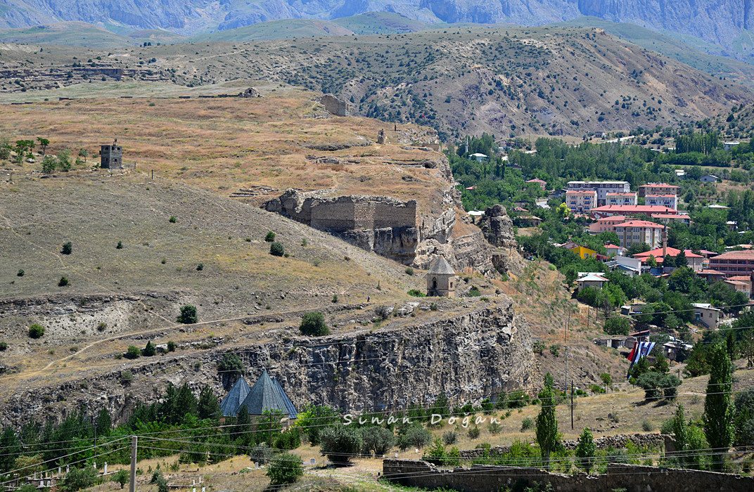 Erzincan: Kemah kalesi, türbe ve Mamahatun