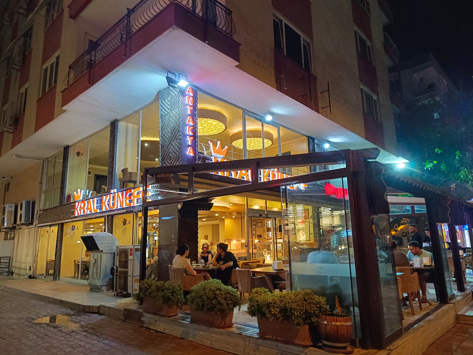 Kral Künefe Salonu — fotoğraf 1