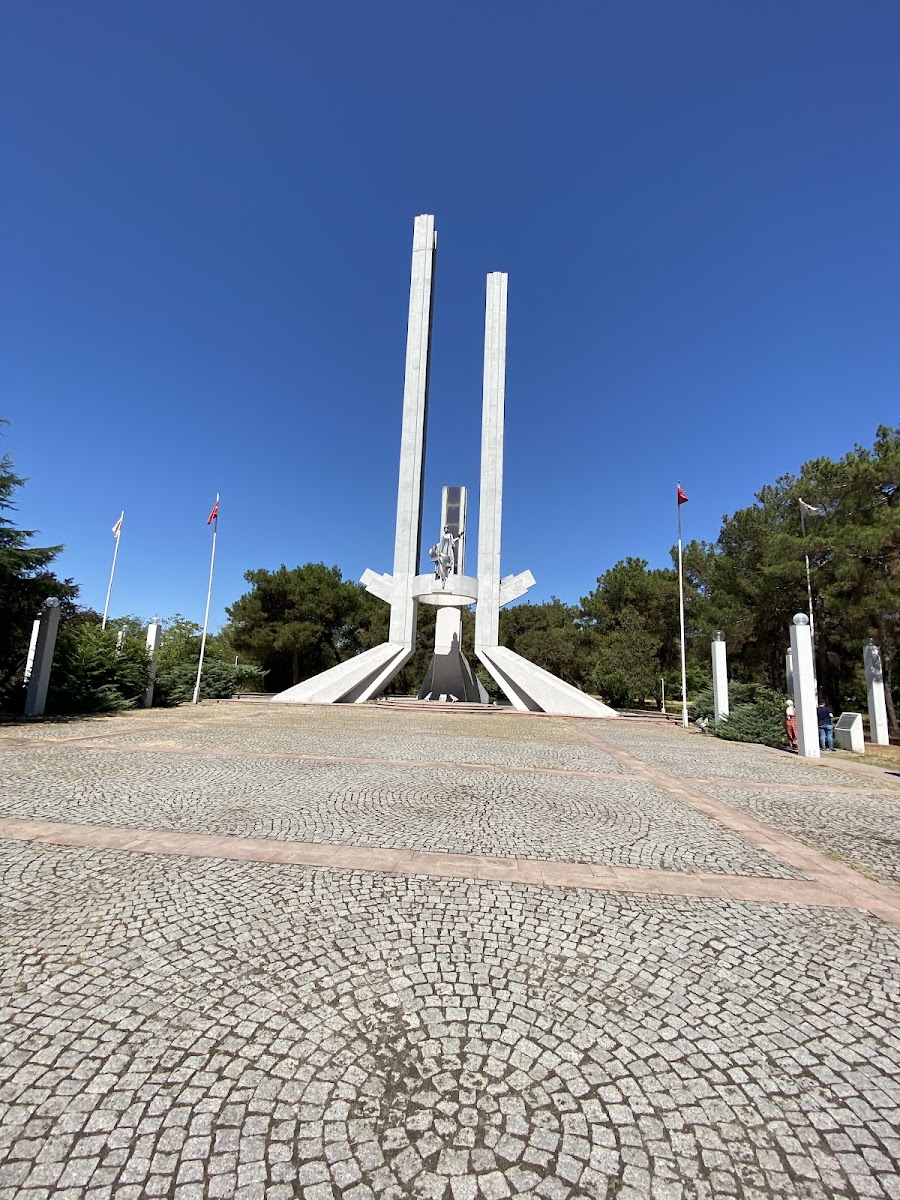 Lozan Anıtı ve Meydanı — fotoğraf 1