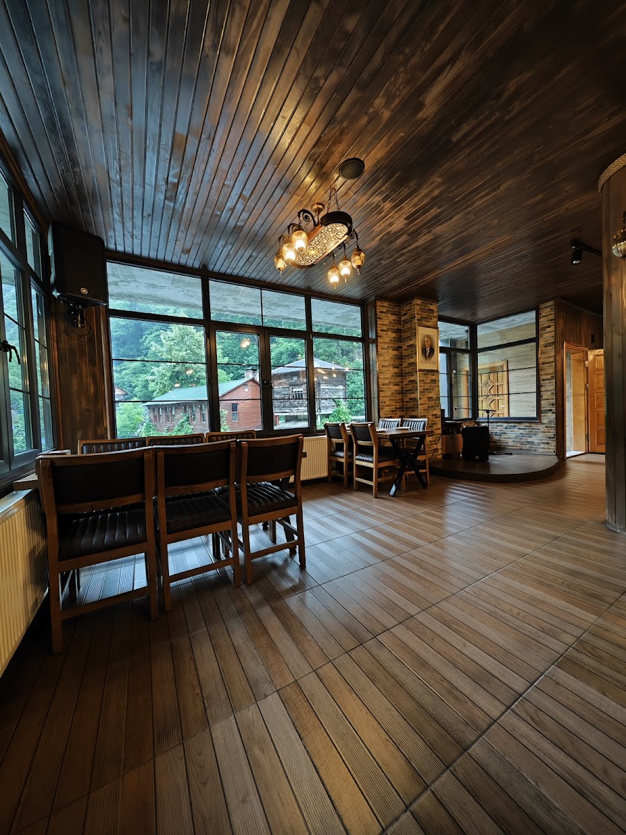 Mavi Ay Alabalık Üretim Ve Dinlenme Tesisleri — fotoğraf 1