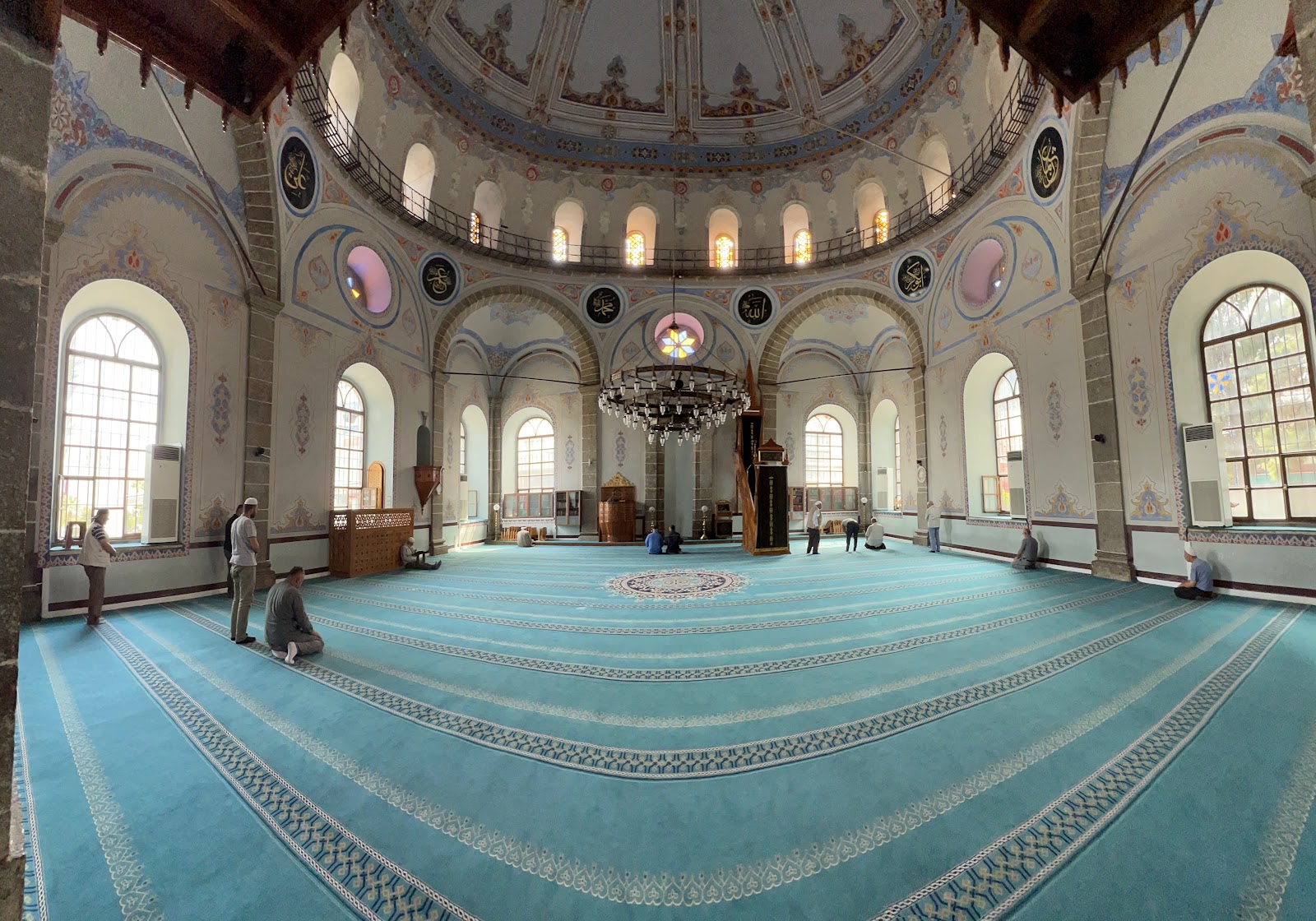 Merkez Büyük Cami — fotoğraf 1
