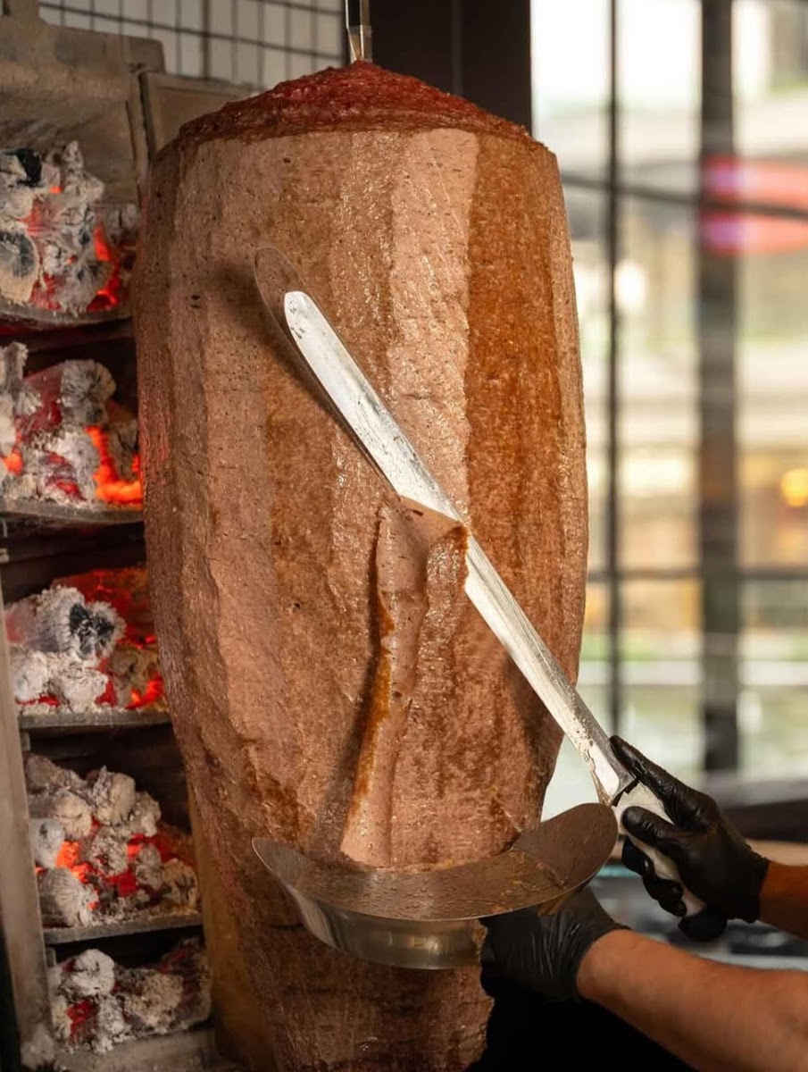 Mert Döner Pideli Köfte ::kebapci Kazim usta — fotoğraf 3