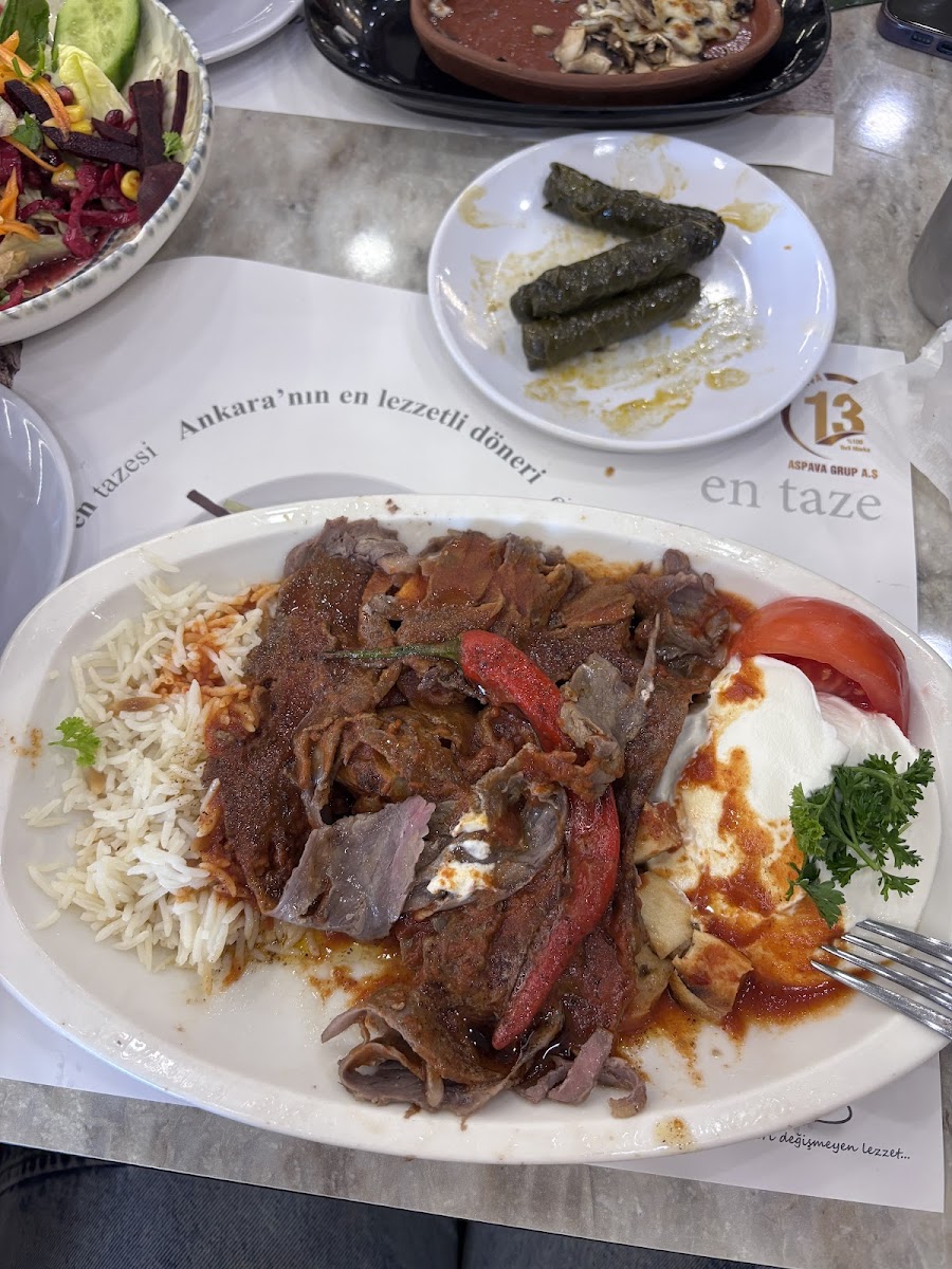 MEŞHUR YILDIZ ASPAVA İZMİR DÖNER VE PİDE SALONU — fotoğraf 2