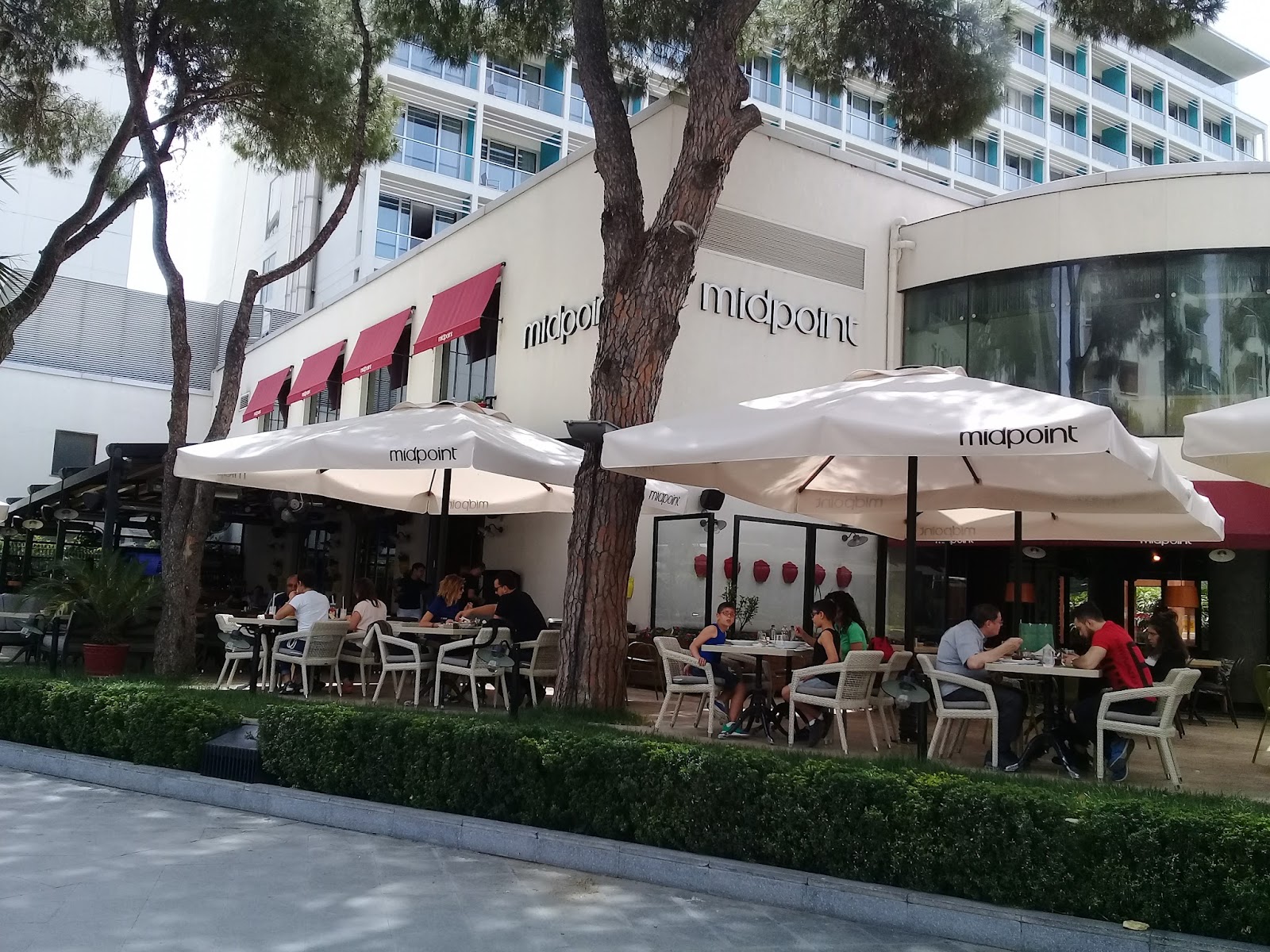Midpoint Alsancak — fotoğraf 1