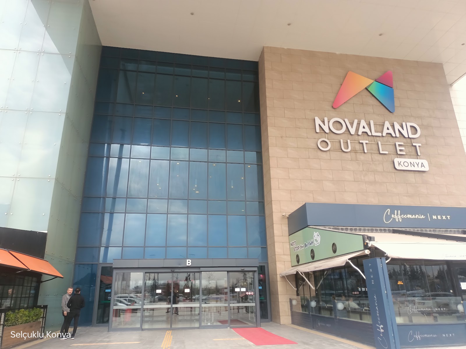 Novaland Outlet Alışveriş Merkezi — fotoğraf 1