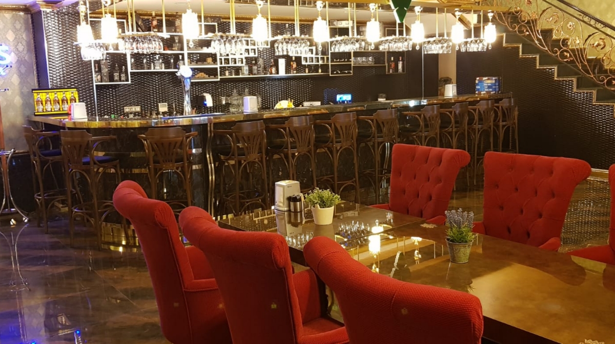 Queen Cafe Bar — fotoğraf 1