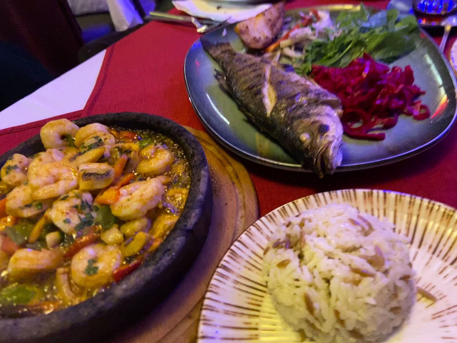 Rainbow fish & meat restaurant — fotoğraf 4