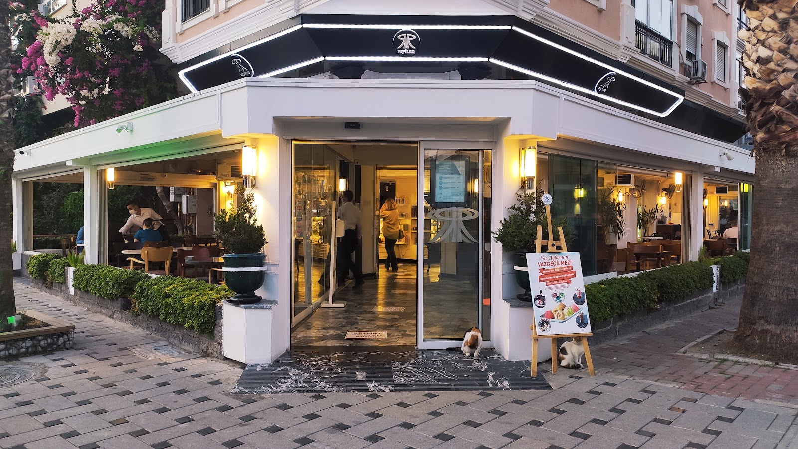 Reyhan Pastanesi Bostanlı