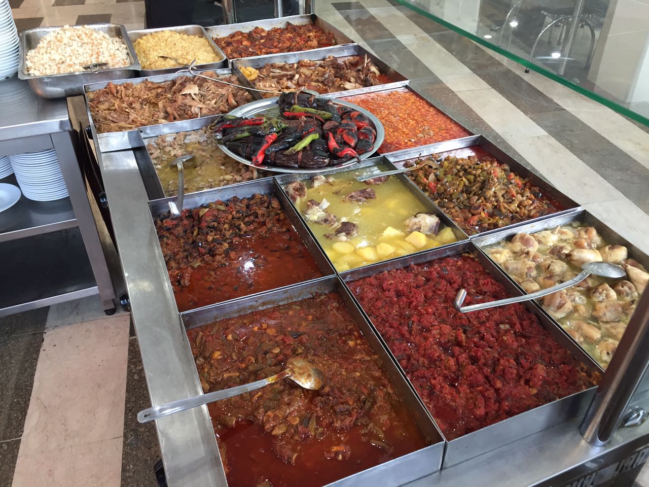 Şafak Kahvaltı Sulu Yemek Kebap Lahmacun Pide Ve Kelle Paça Salonu — fotoğraf 7