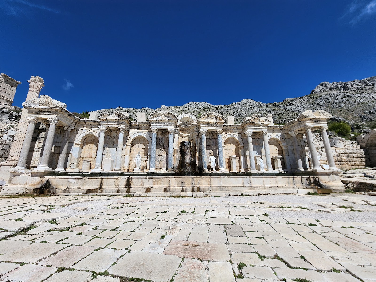 Sagalassos Antoninler Çeşmesi