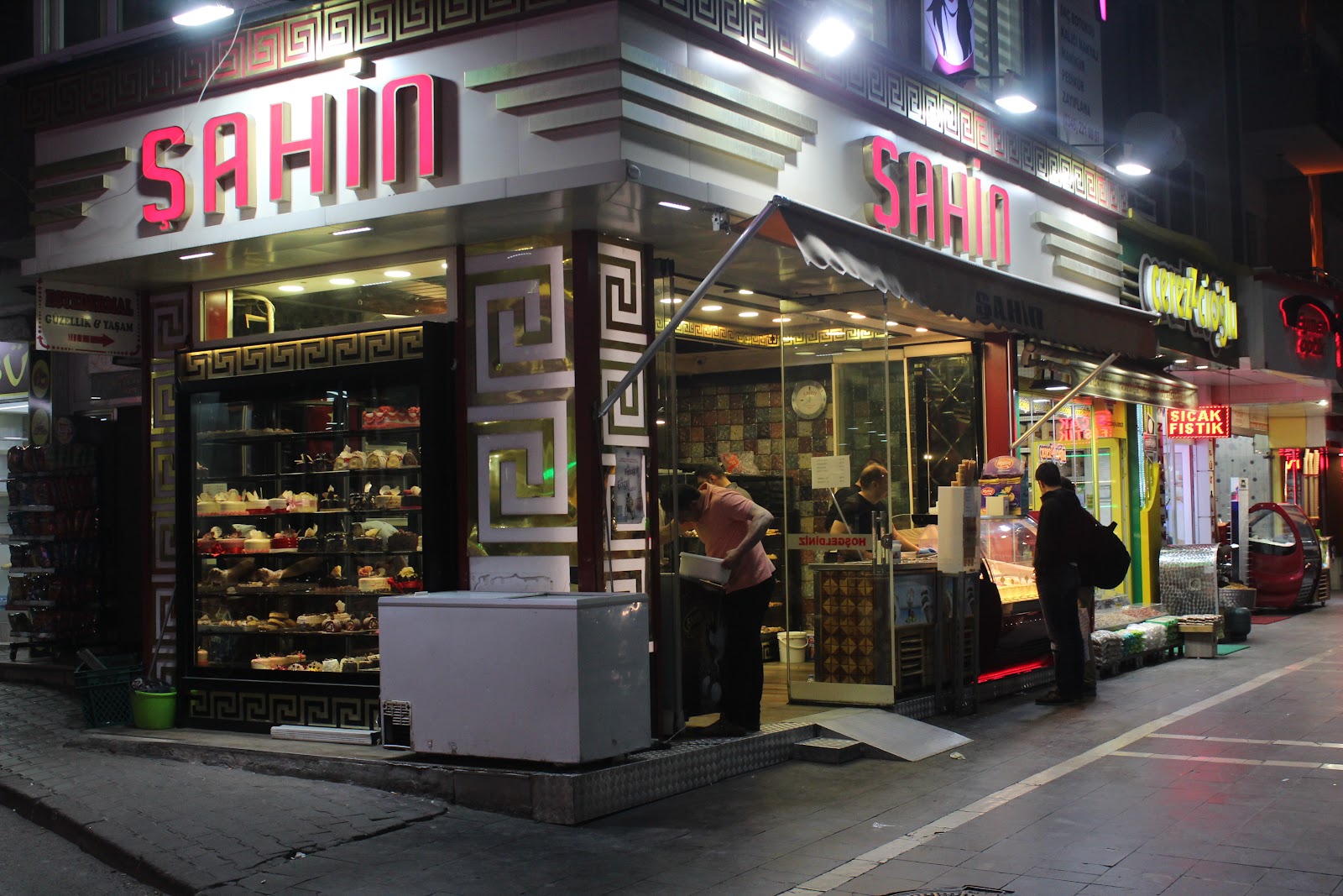 Şahin Pastanesi — fotoğraf 1