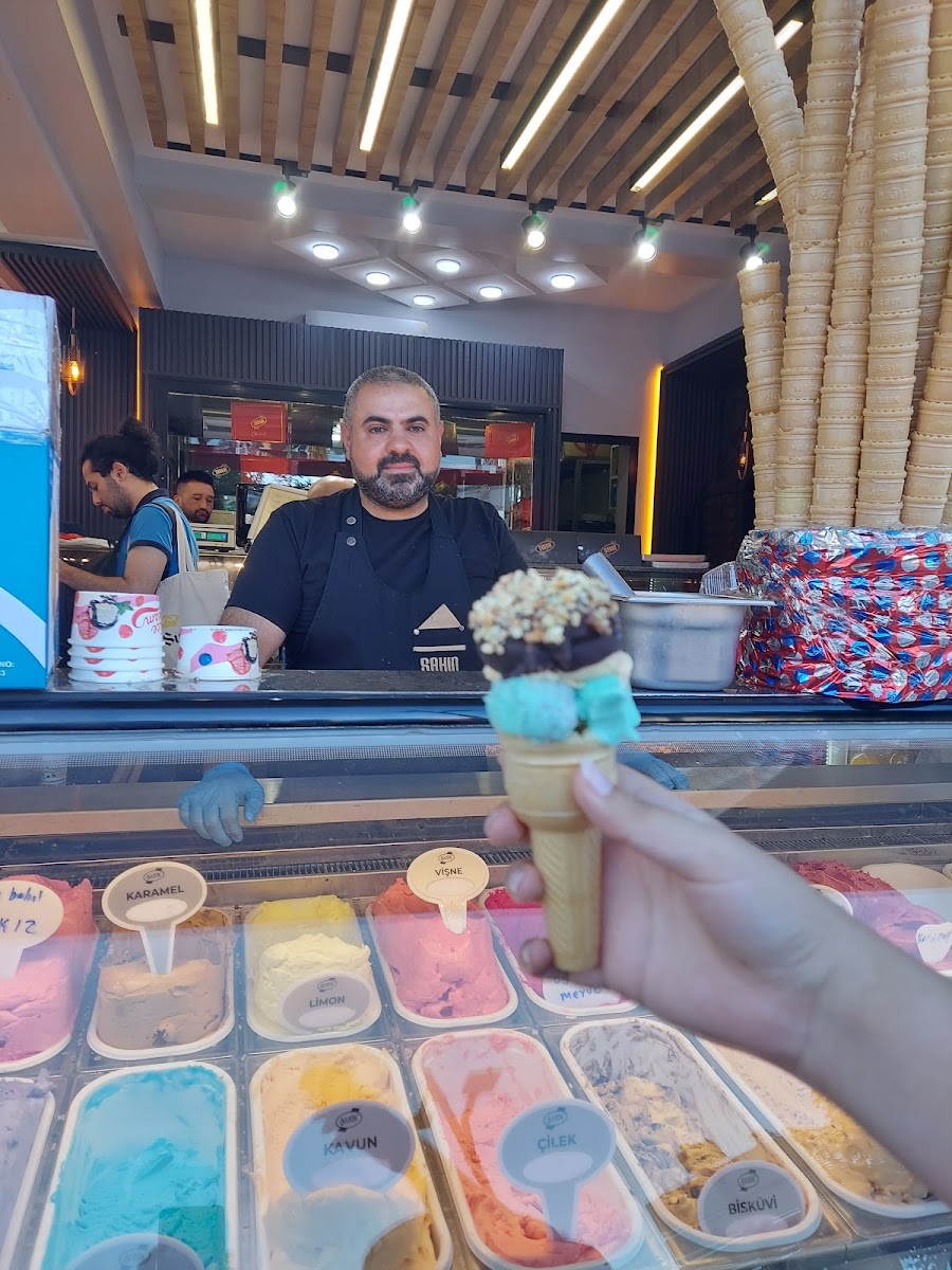 Şahin Pastanesi — fotoğraf 3