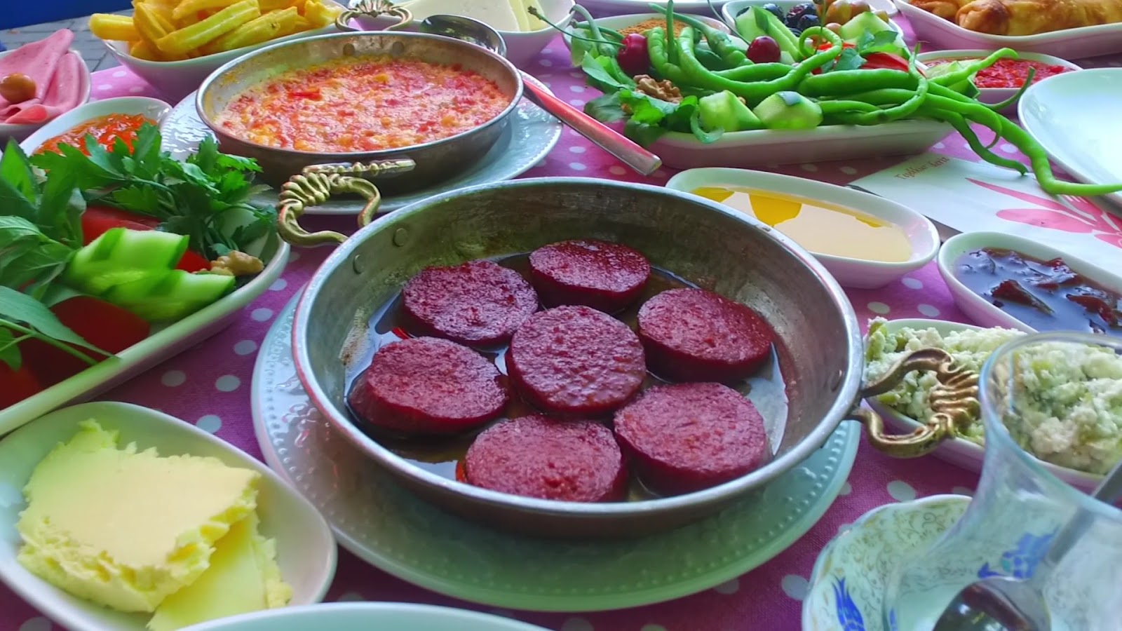 Saklı Bahçe | Edirne Kahvaltı | Paçanga Böreği | Menemen | Yöresel Lezzetler | Havuz | Şelale | Hobbit Evi — fotoğraf 3