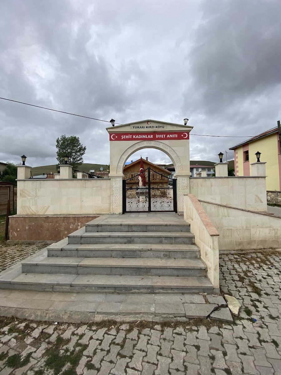 Şehit kadınlar ve İffet anıtı