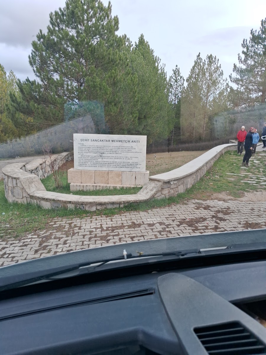Şehit Sancaktar Mehmetçik Anıtı — fotoğraf 2