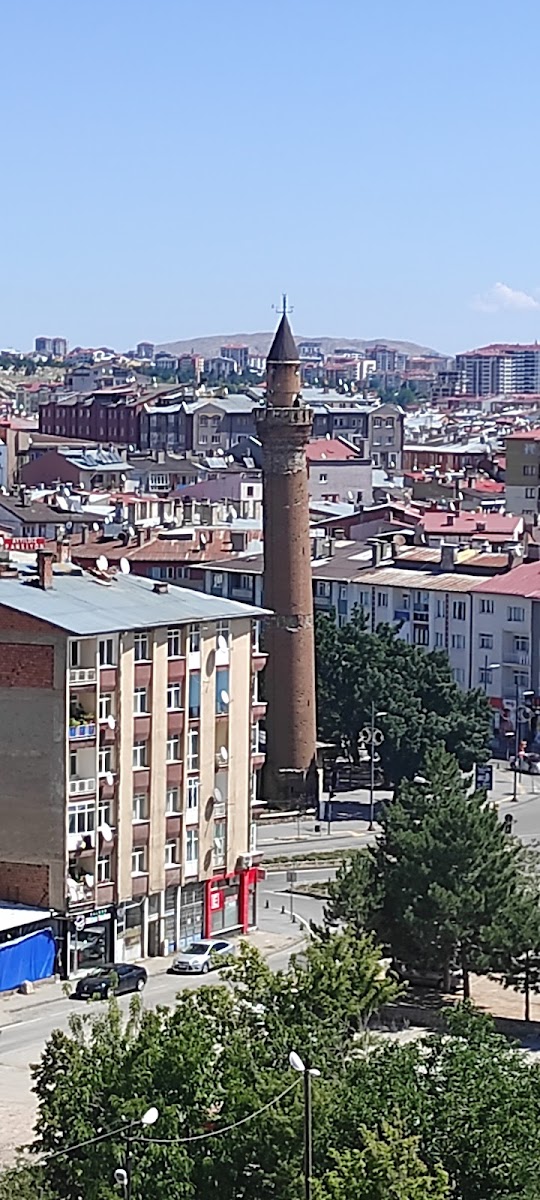 Sivas: Kale, Taşhan ve İsmet İnönü Konağı