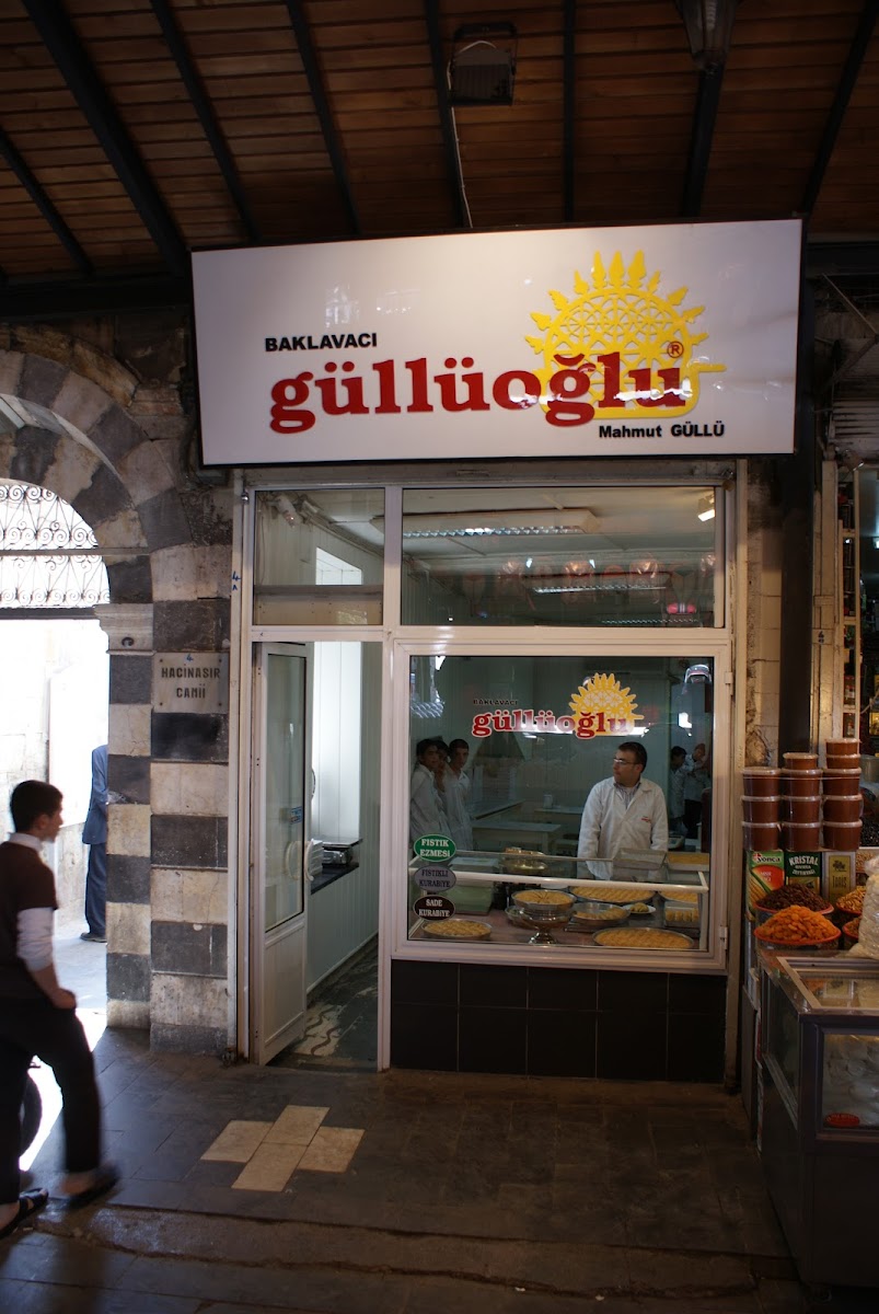 Tarihi Elmacıpazarı Güllüoğlu Baklava — fotoğraf 1