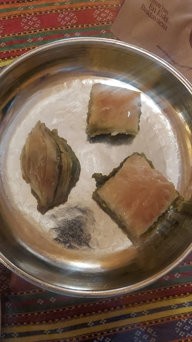 Tarihi Elmacıpazarı Güllüoğlu Baklava — fotoğraf 2