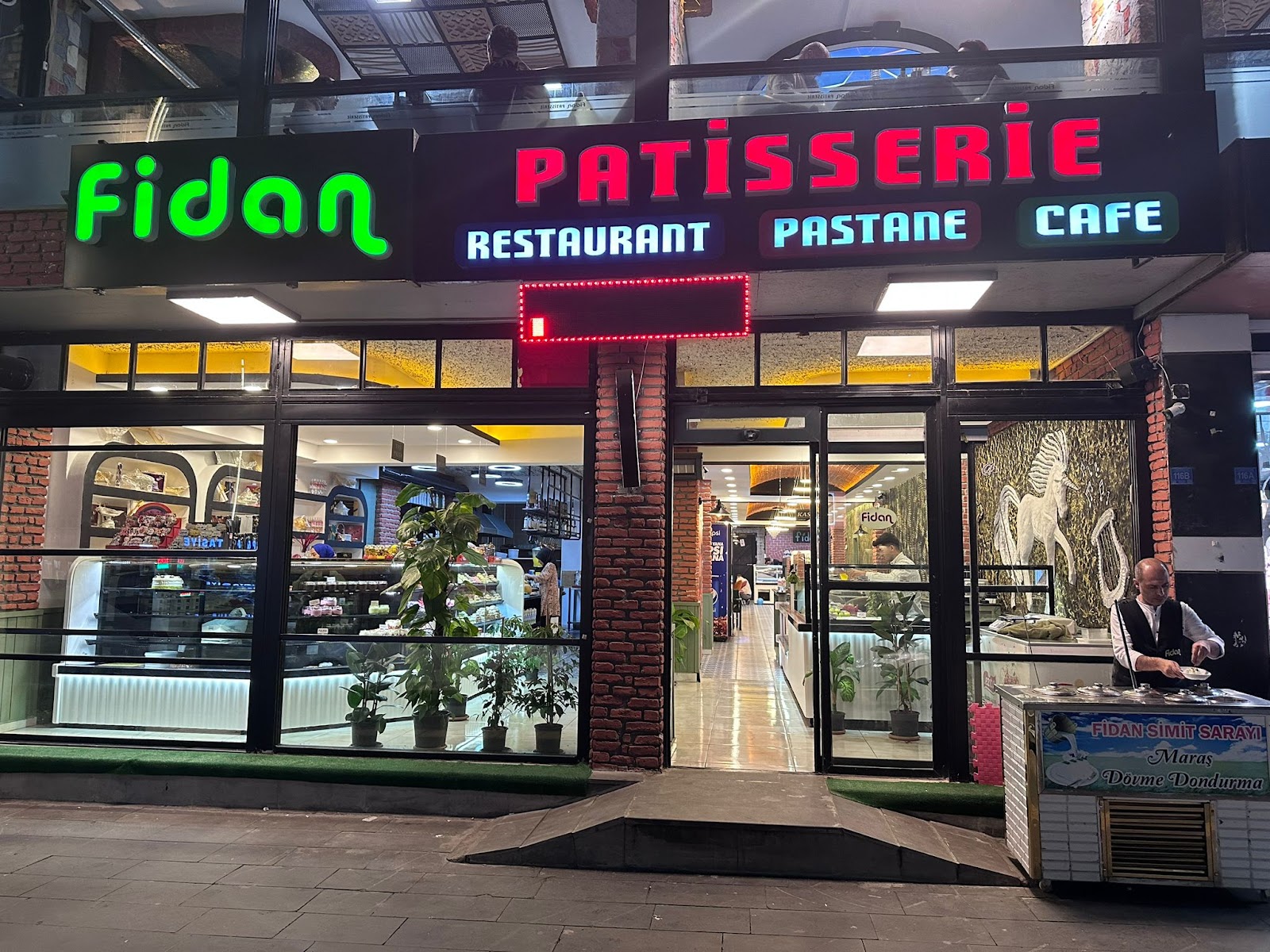 Tatvan Fidan Restaurant & Patisserie — fotoğraf 1