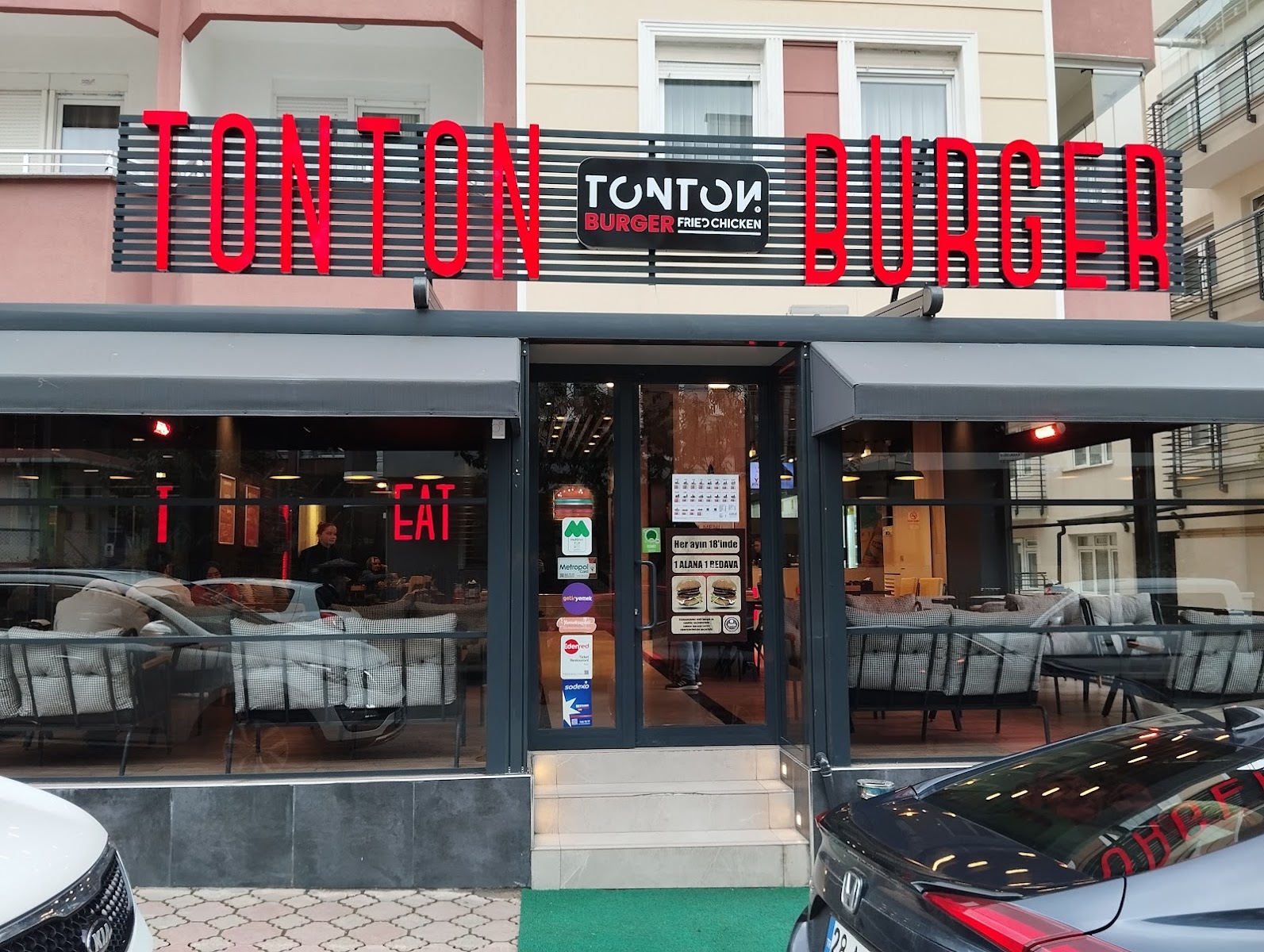 Tonton Burger & Fried Chicken — fotoğraf 1