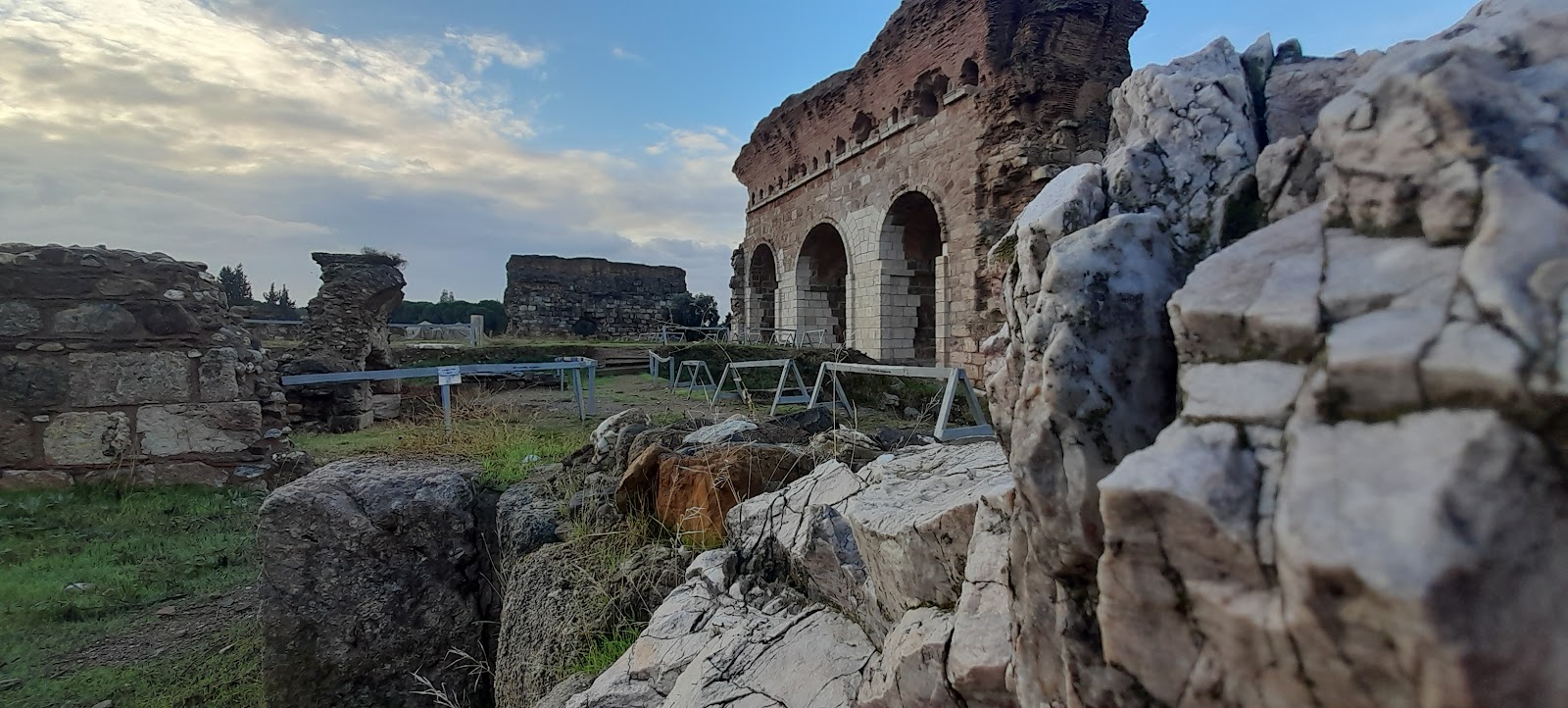 Tralleis Antik Kenti Kazı Alanı — fotoğraf 5