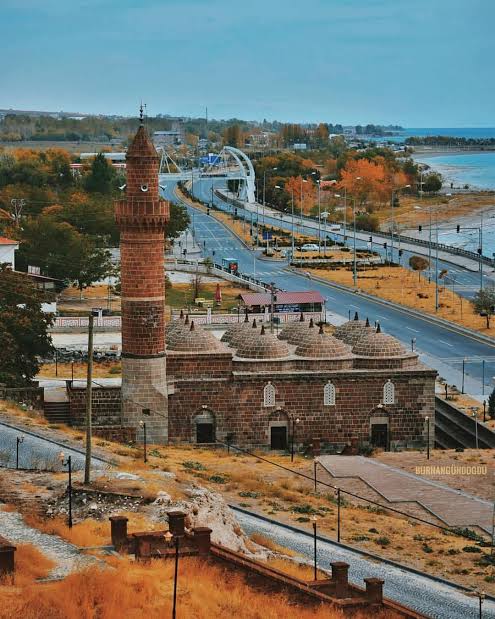 Tuğrul bey camii — fotoğraf 2