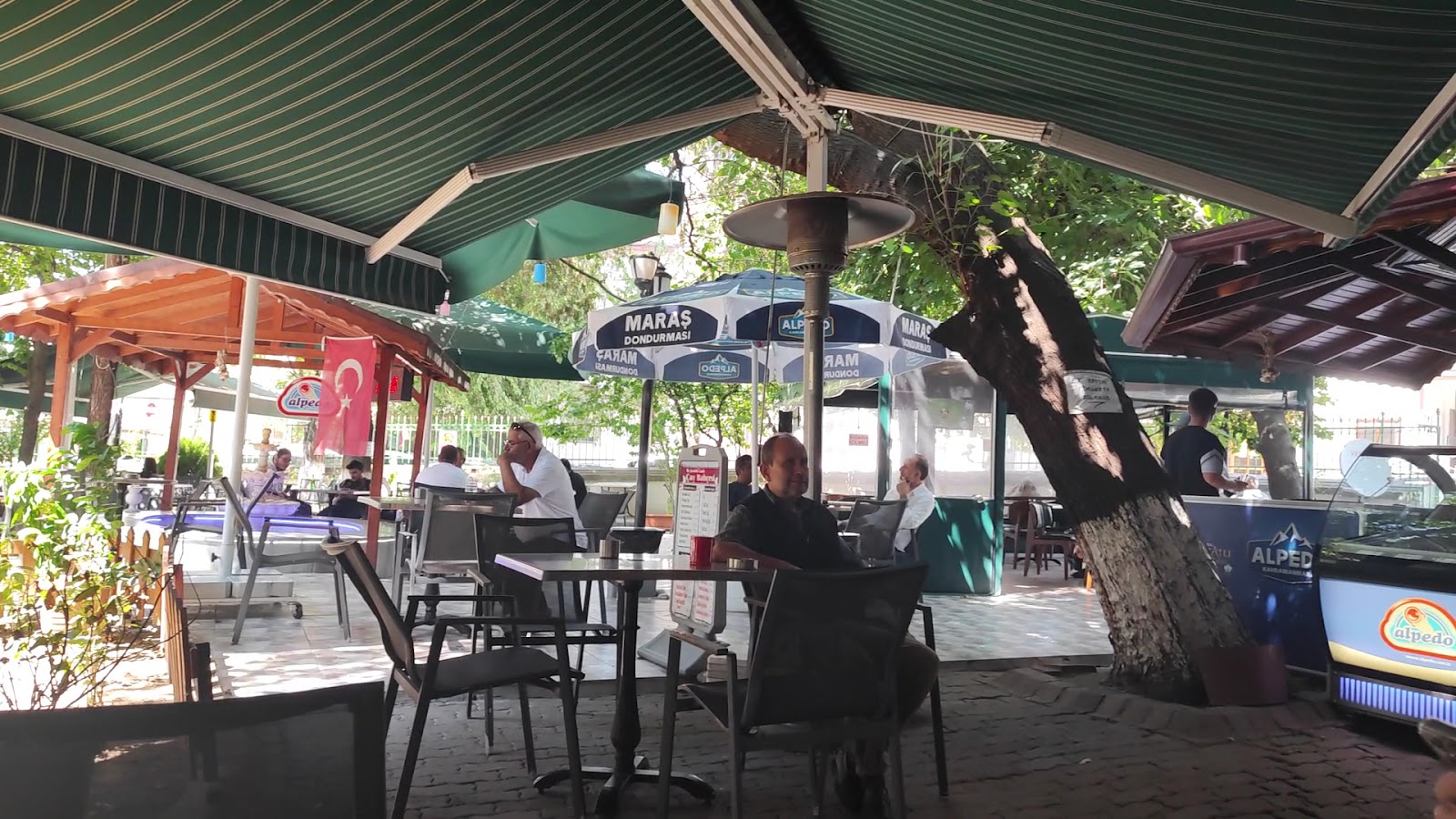 Üç Şerefeli (Burmalı) Camii Çay Bahçesi — fotoğraf 3