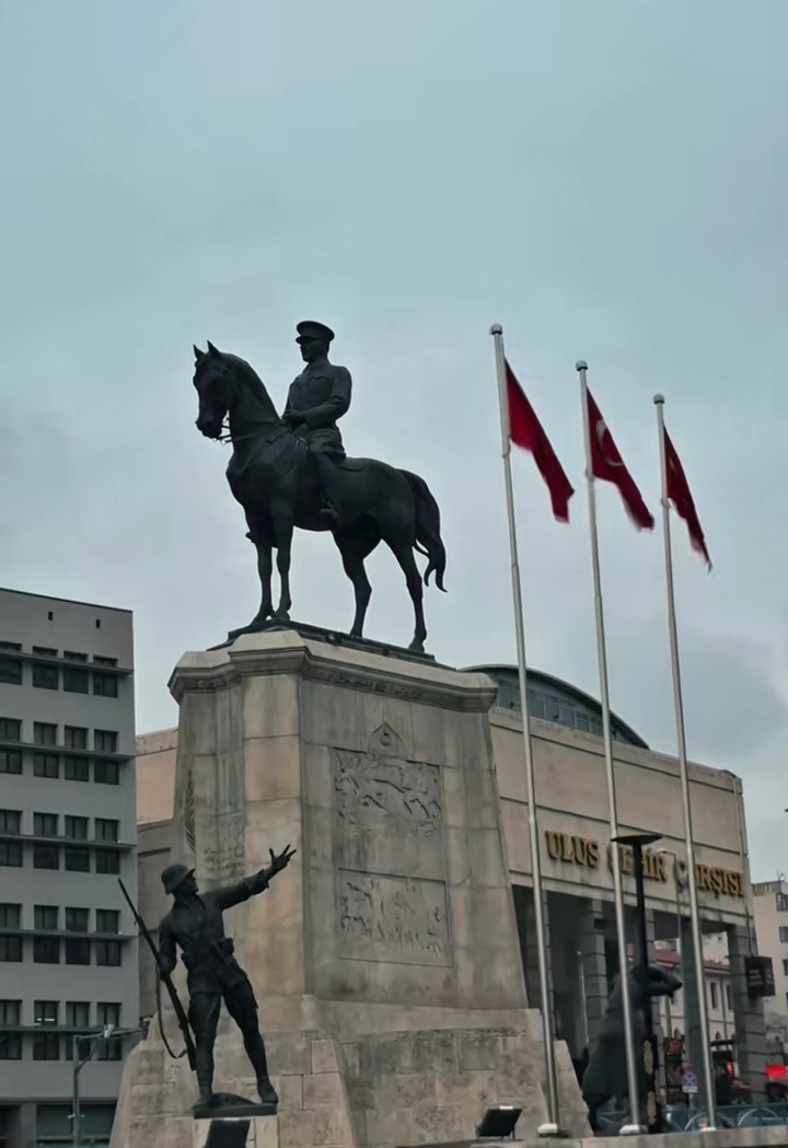 Ulus Atatürk Heykeli — fotoğraf 2
